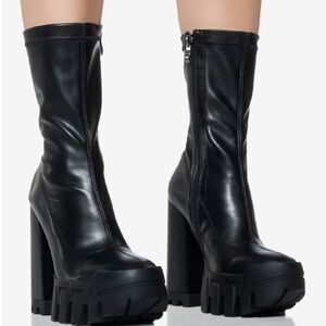 Elegant Black Chunky Heeled Boots